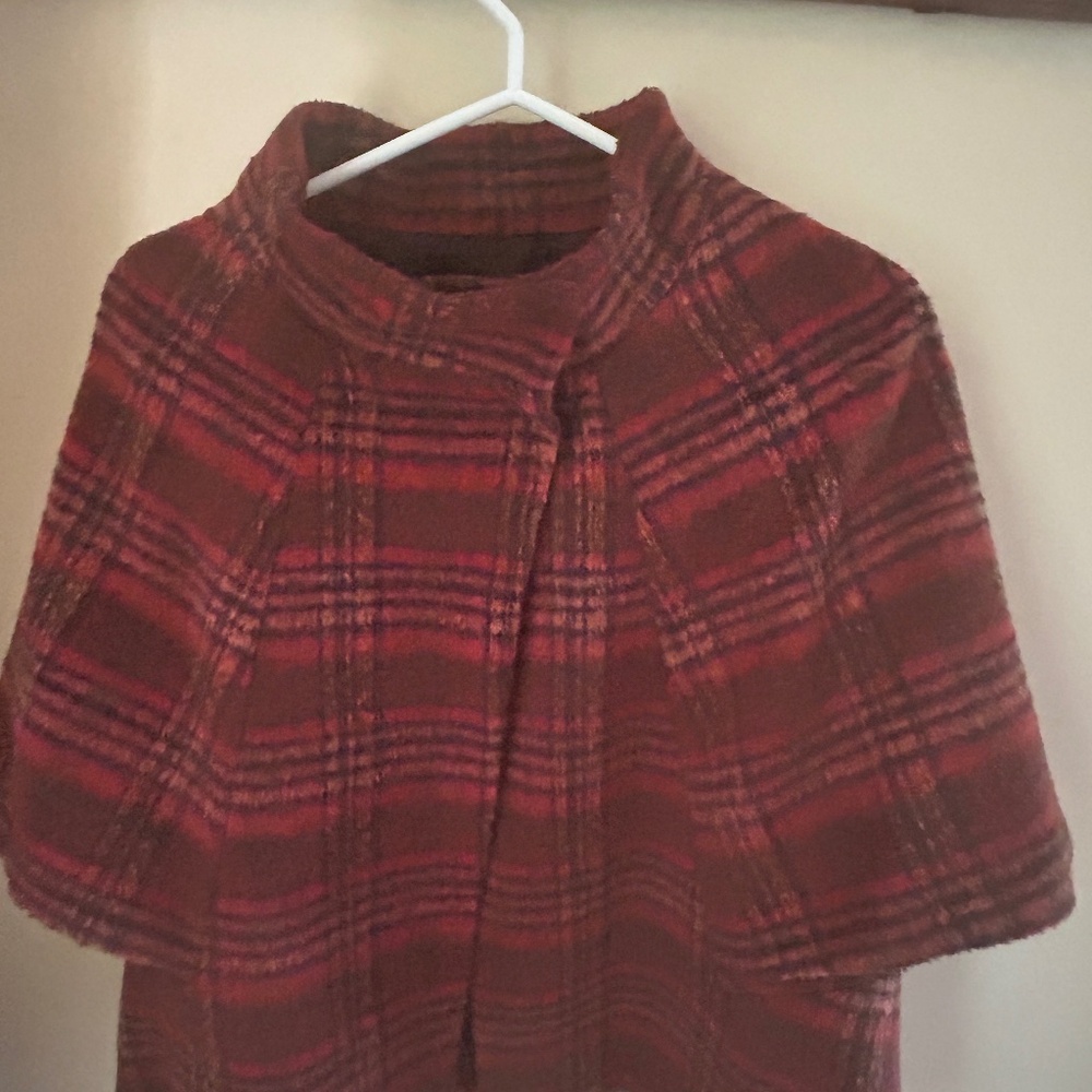 Short cape style jacket